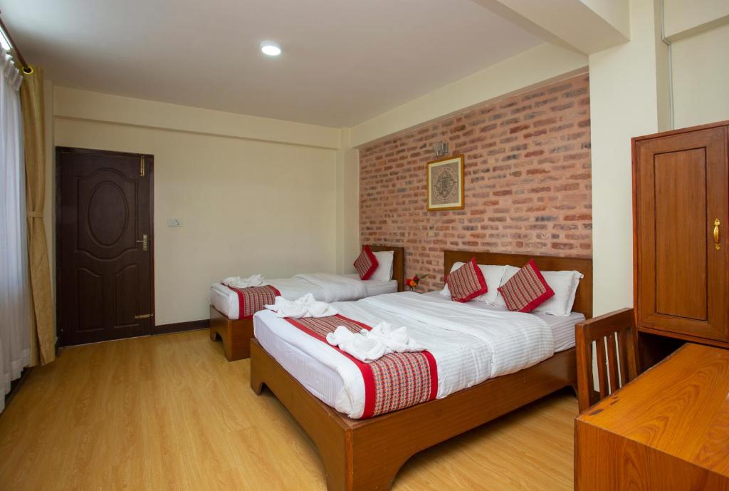 Postel nebo postele na pokoji v ubytování Kathmandu Boutique Hotel