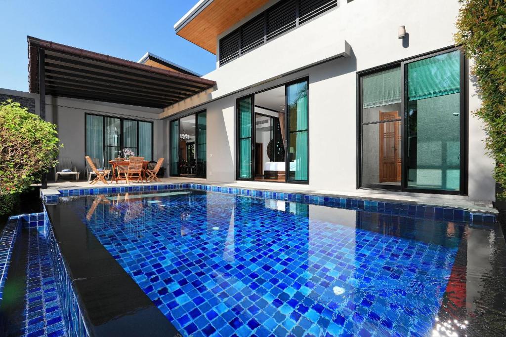 VILLA NIAS | Private Pool | Baan Bua Estate by Tropiclook | Naiharn beach 내부 또는 인근 수영장