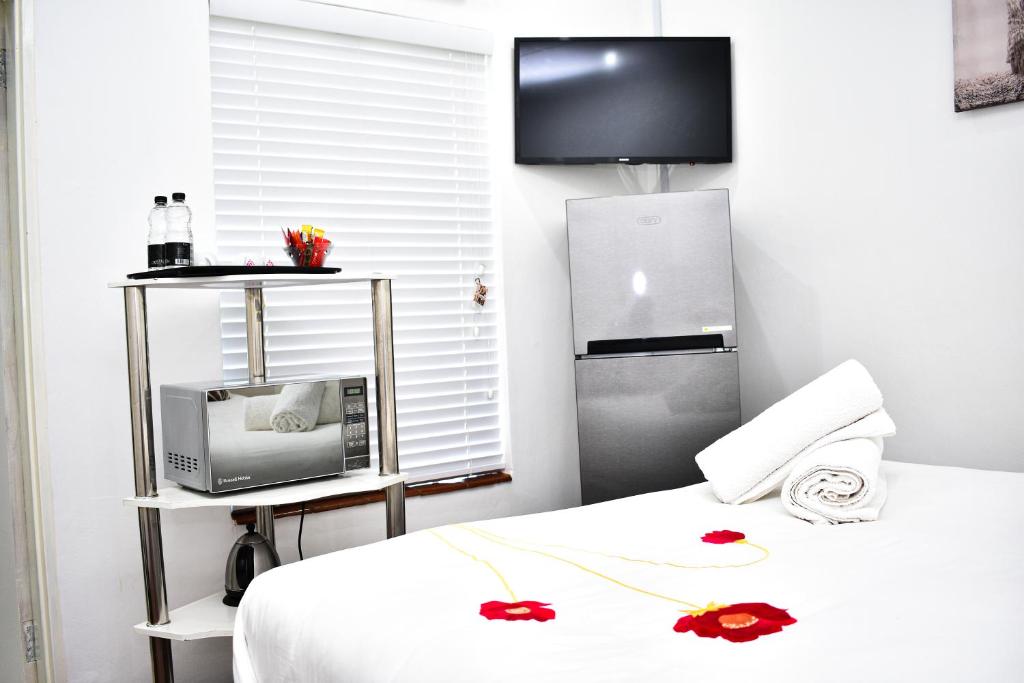 Heroes Garden Lodge - Budget Twin Room