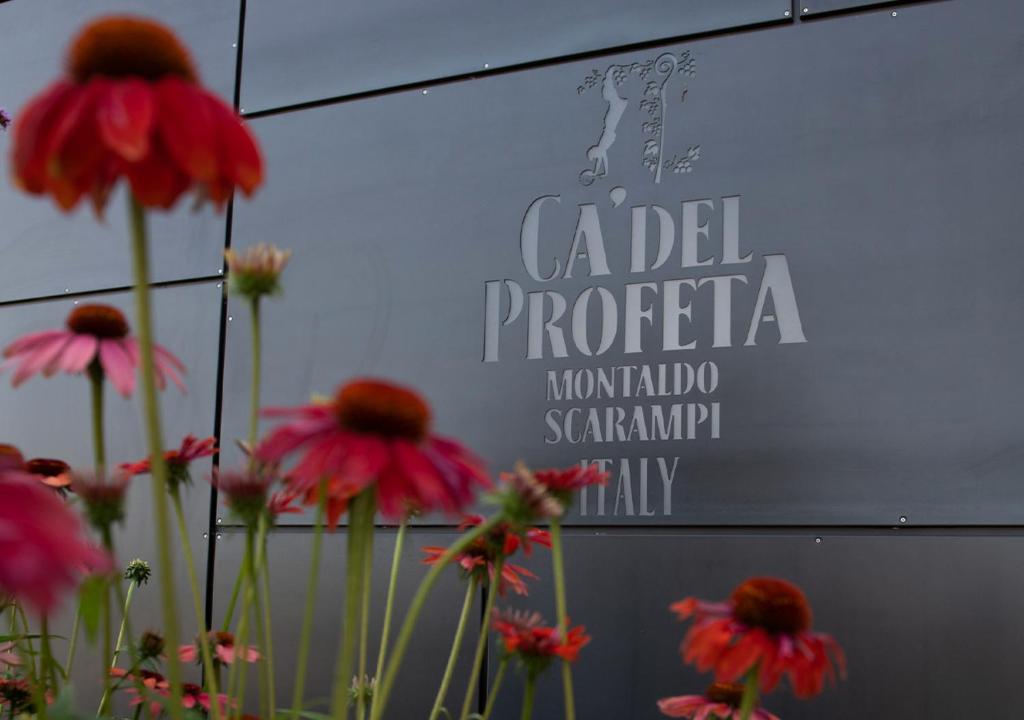 a bunch of flowers in front of a sign at Ca' del Profeta Relais & Spa in Montegrosso dʼAsti
