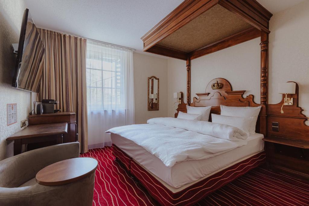 Postel nebo postele na pokoji v ubytování KING's Hotel First