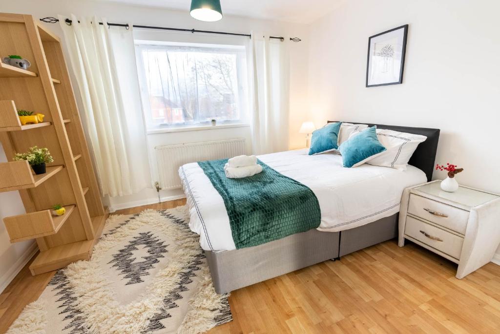 a small bedroom with a bed and a window at 3 Bedroom house with free parking, Dalstone,Aylesbury in Buckinghamshire