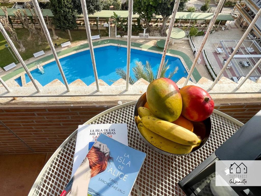 Bazén v ubytovaní Muy luminoso, con piscina y a 5 min de la playa. alebo v jeho blízkosti