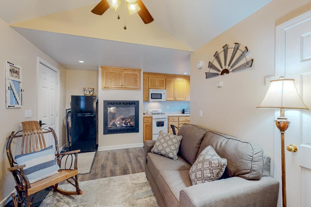 Vermont Farmhouse Cabin 2, Morrisville (updated prices 2024)