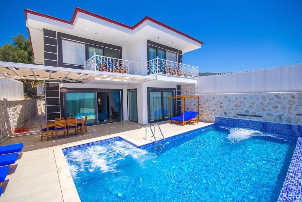 Villa Adel - Three-Bedroom Villa