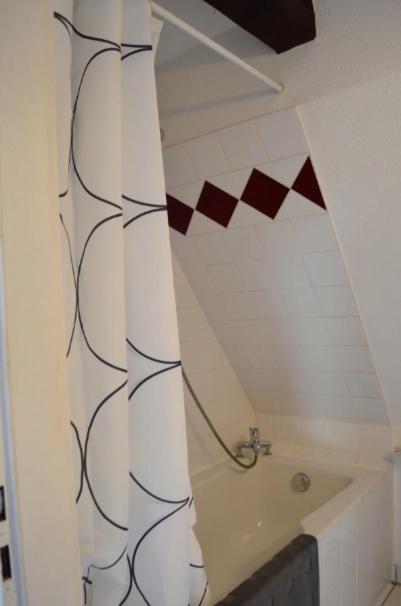a white bathroom with a shower and a ceiling at Bretzel &amp; Raisin - Hypercentre de Colmar in Colmar