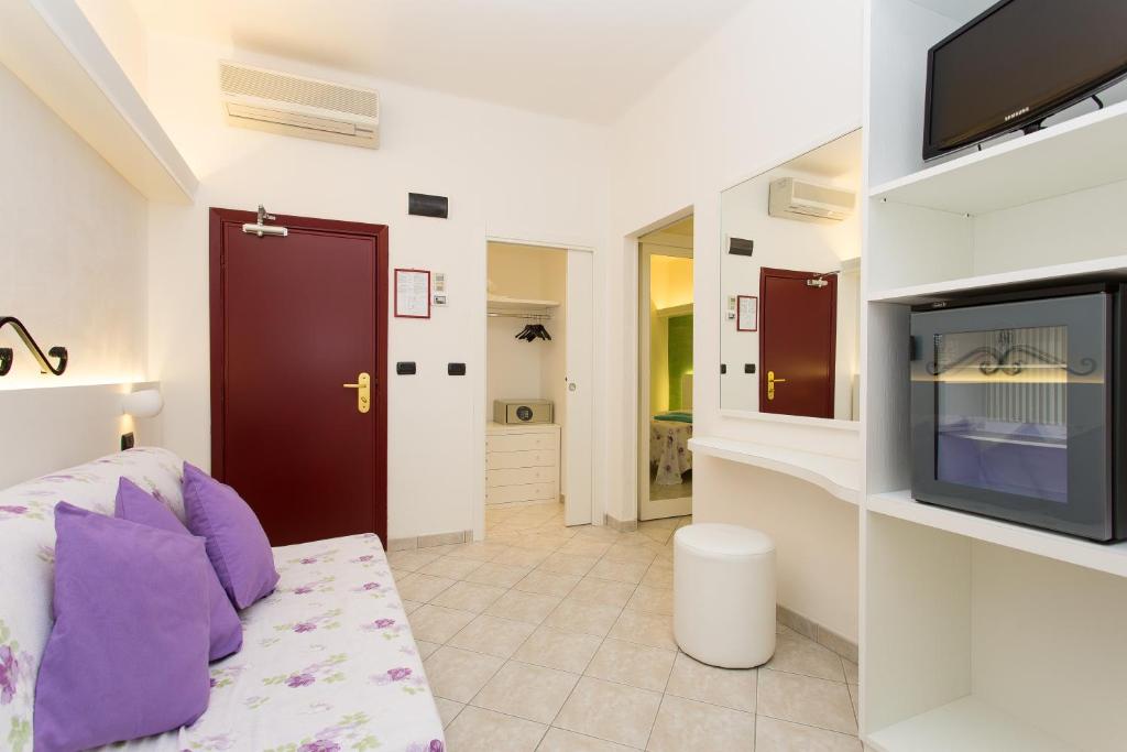 TV a/nebo společenská místnost v ubytování Ancora Hotel & Residence