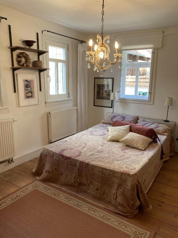 a bedroom with a large bed and a chandelier at Ferienwohnungen auf der Stadtmauer 