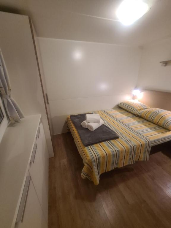 Cama ou camas em um quarto em Gabi Mobile home