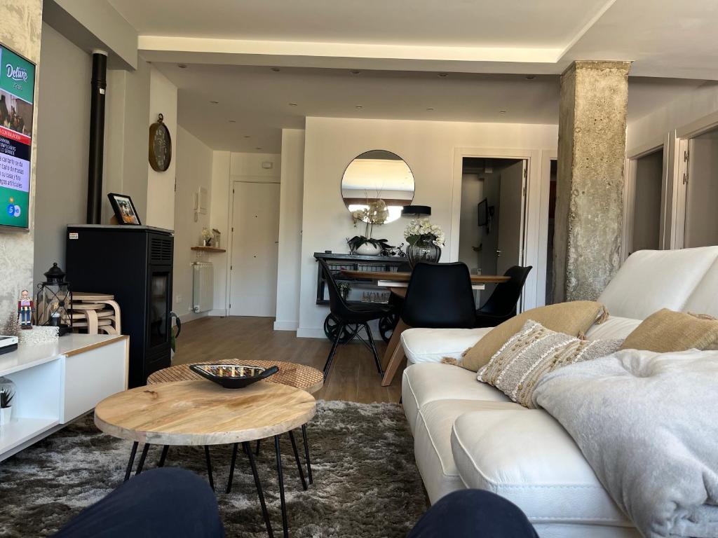 Posezení v ubytování San Bernardo Apartamento de lujo con ascensor, Wifi y vistas a Collarada