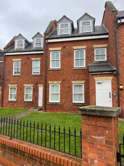 Luxury Town centre apartment walking distance to RSC theatre, Stratford