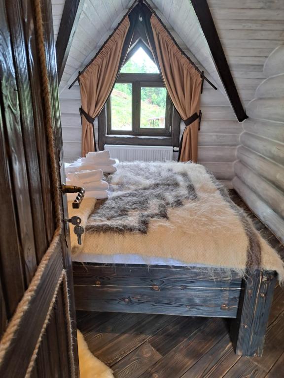 Posteľ alebo postele v izbe v ubytovaní Mountain White House гостинний двір