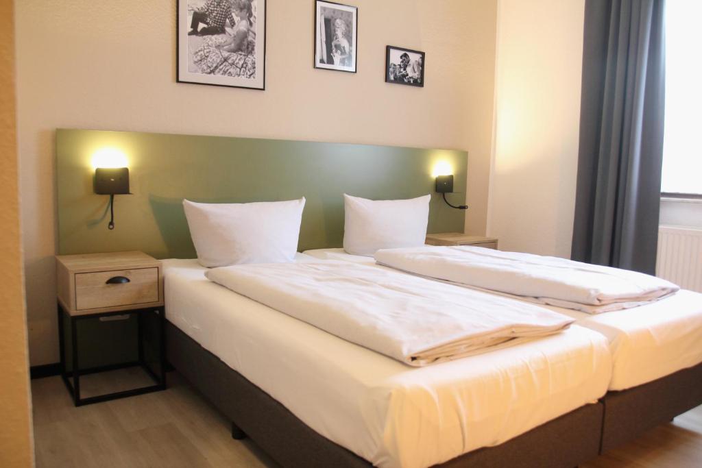 Postel nebo postele na pokoji v ubytování zeitlos Hotel und Restaurant am Fuchsbach