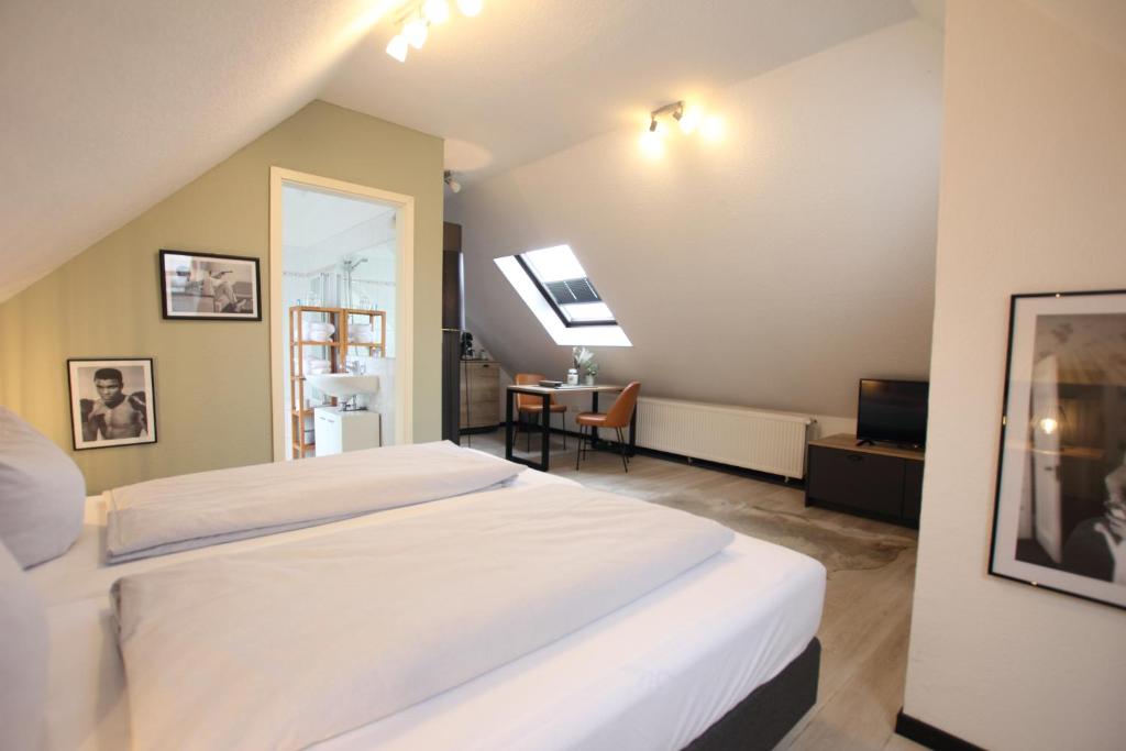 Postel nebo postele na pokoji v ubytování zeitlos Hotel und Restaurant am Fuchsbach