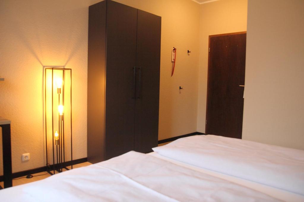 Postel nebo postele na pokoji v ubytování zeitlos Hotel und Restaurant am Fuchsbach