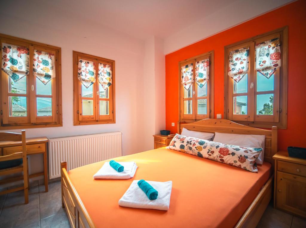 Posteľ alebo postele v izbe v ubytovaní Orange House for big families in Damouchari - Delicious Houses
