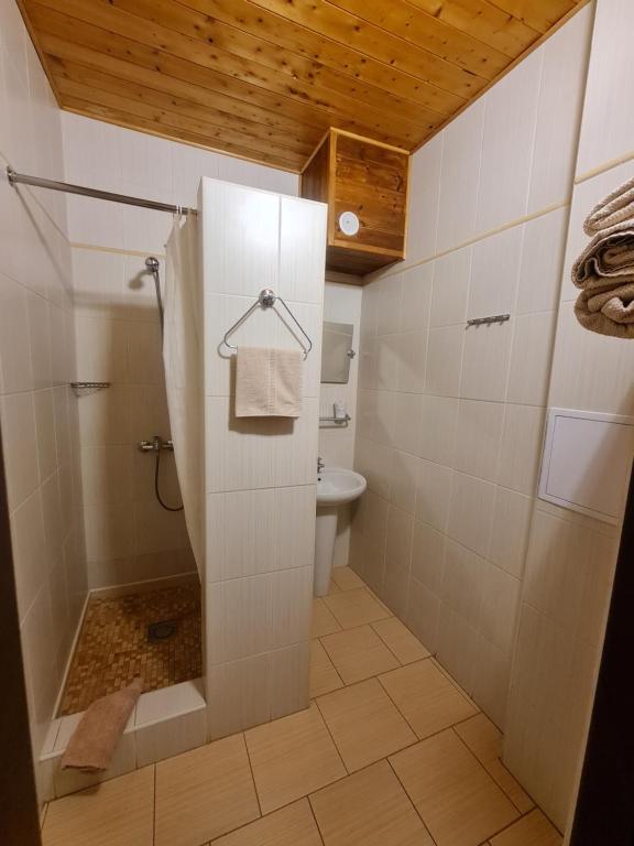 Koupelna v ubytování garni Hotel ASAS***