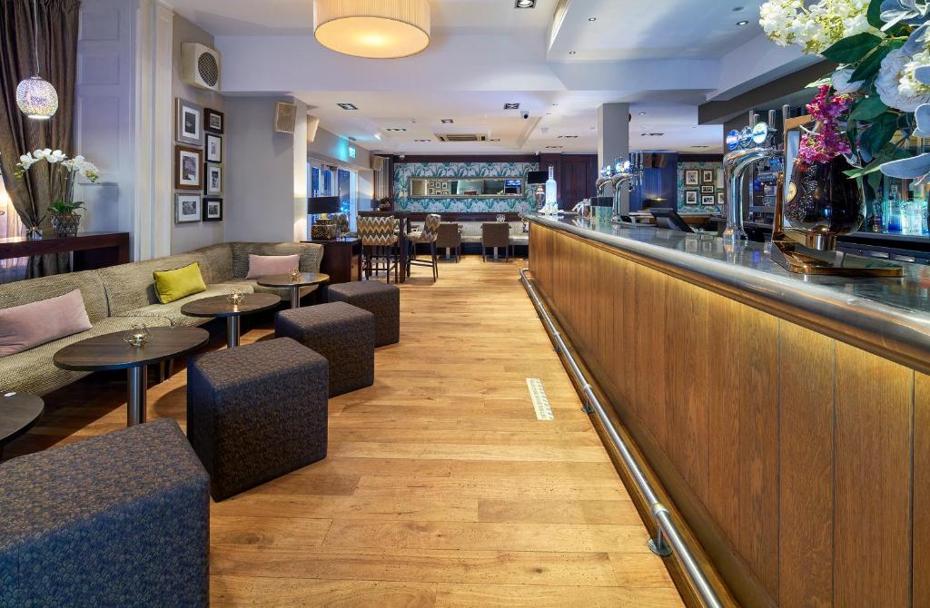 Coin salon dans l'établissement Mandolay Hotel Guildford