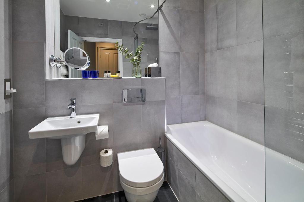 Salle de bains dans l'établissement Mandolay Hotel Guildford