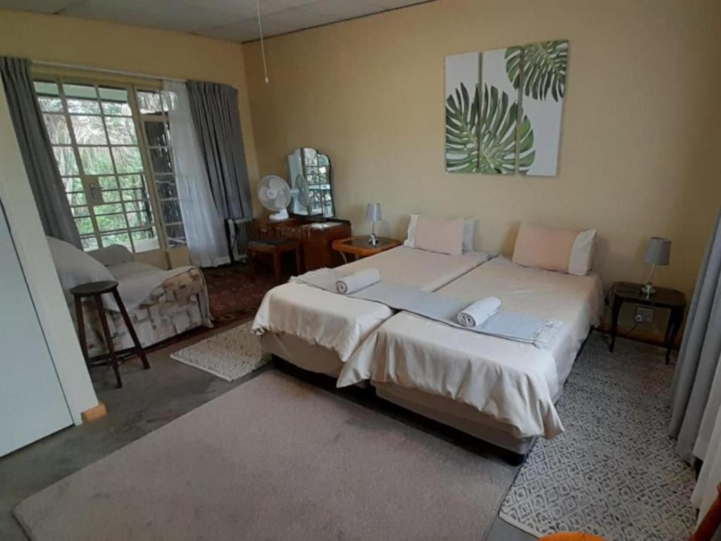 Tree Tops Guest Farm - Comfort Twin Room