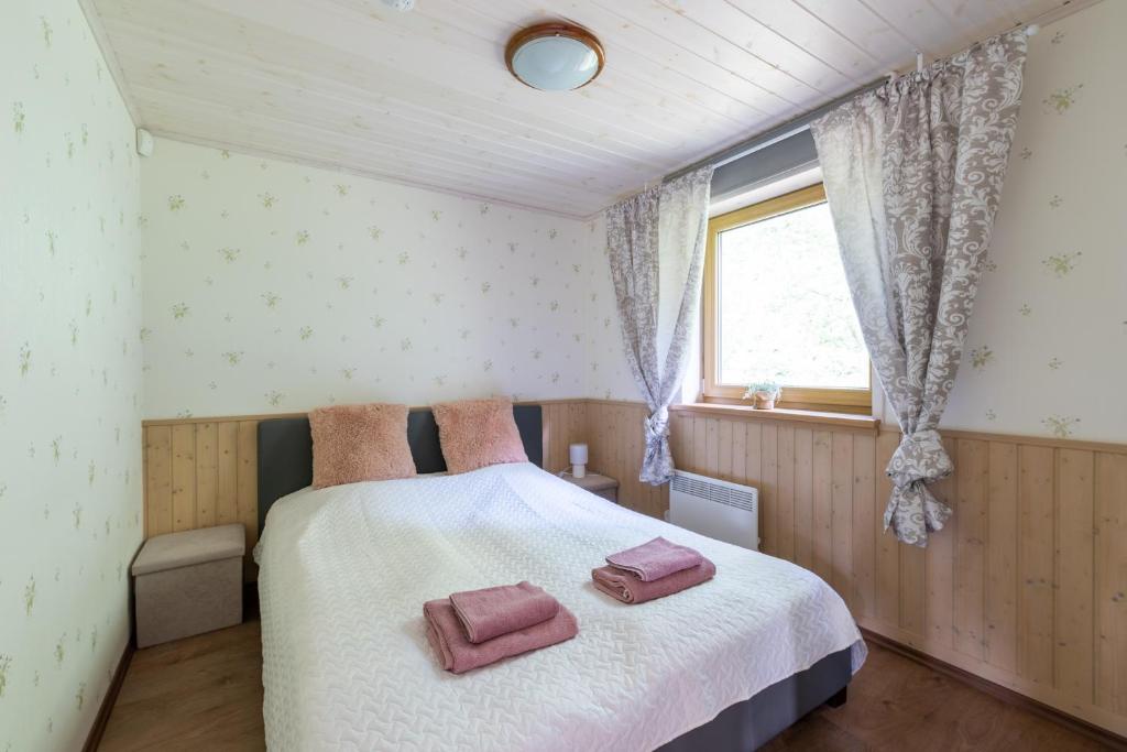Postel nebo postele na pokoji v ubytování Vergi puhkemajad