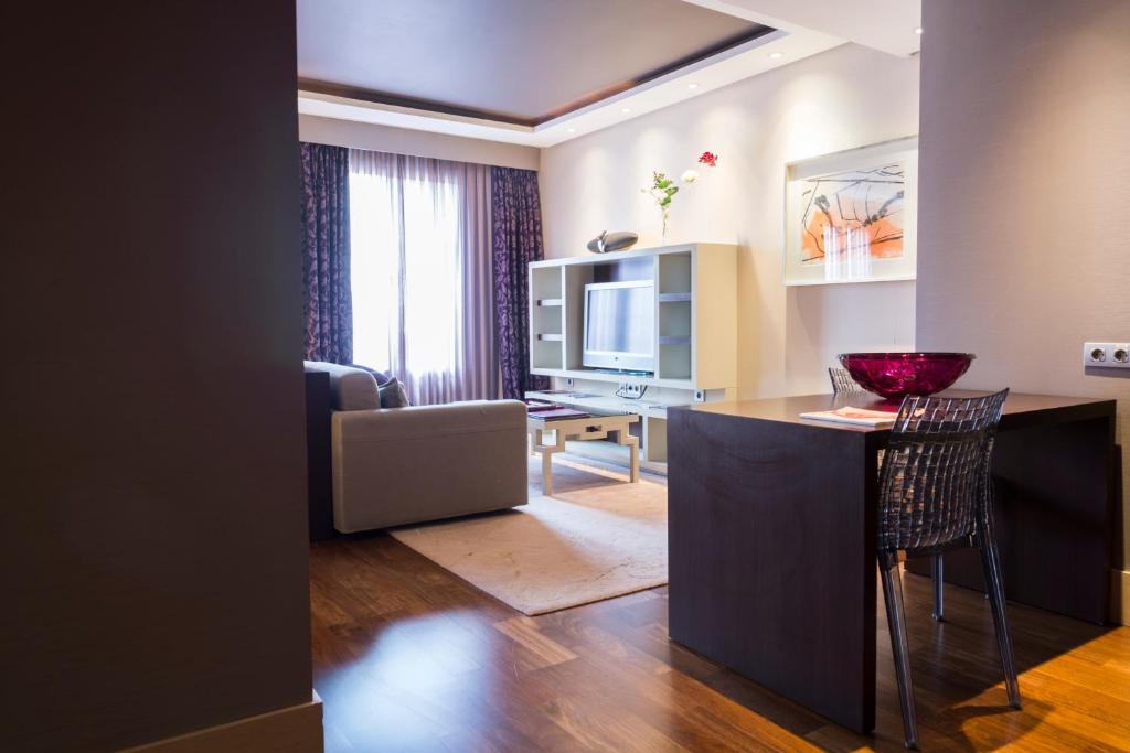 Posezení v ubytování Nexus Valladolid Suites & Hotel