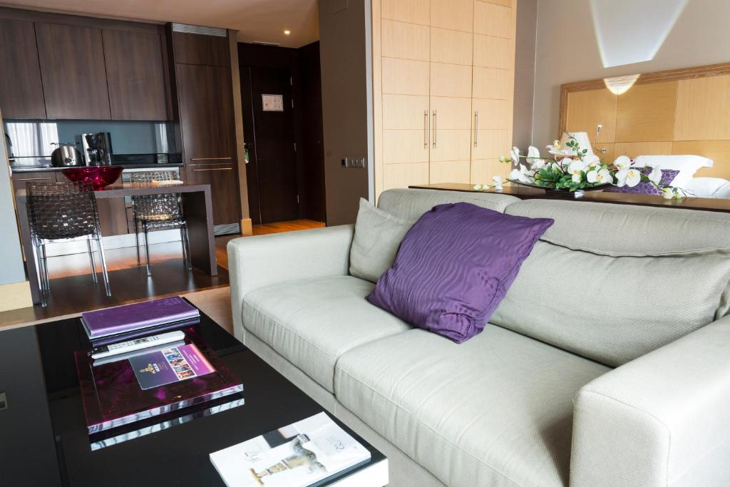 Posezení v ubytování Nexus Valladolid Suites & Hotel