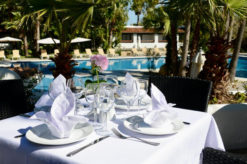 Πισίνα στο ή κοντά στο Hotel Kabila