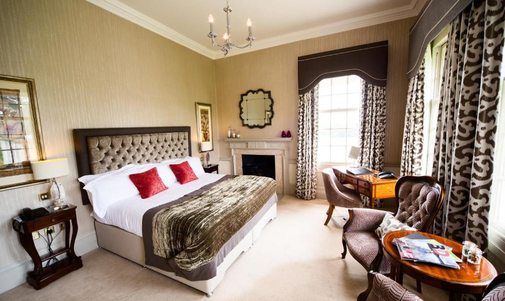 Brockencote Hall - Master Double Room