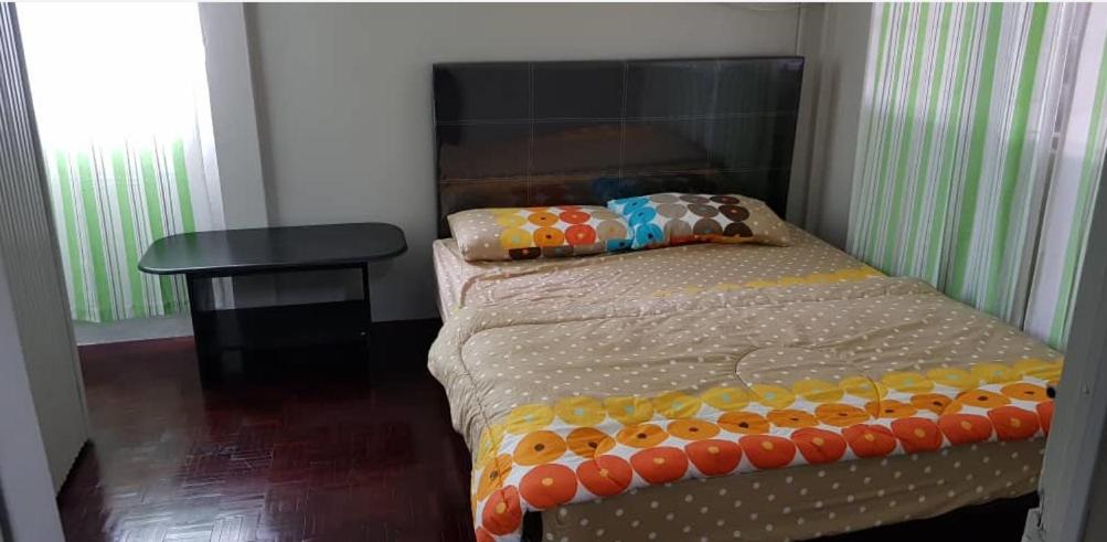 J & I Homestay 2 Person with shared bathroom - Sala De Reina Con Baño Compartido