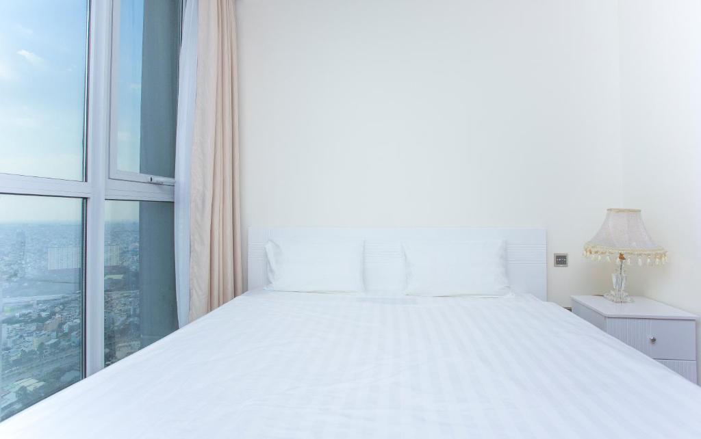 Postel nebo postele na pokoji v ubytování Saigon CBD Apartment - Infinity Pool