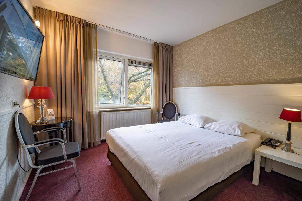 Postel nebo postele na pokoji v ubytování Fletcher Hotel Apeldoorn
