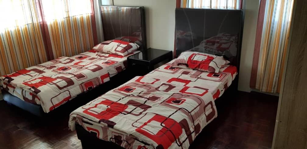 J & I Homestay 2 Person with shared bathroom - Habitación Gemela Con Baño Compartido