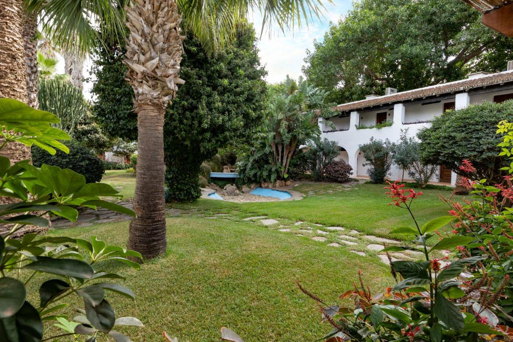 Κήπος έξω από το Hotel Kabila