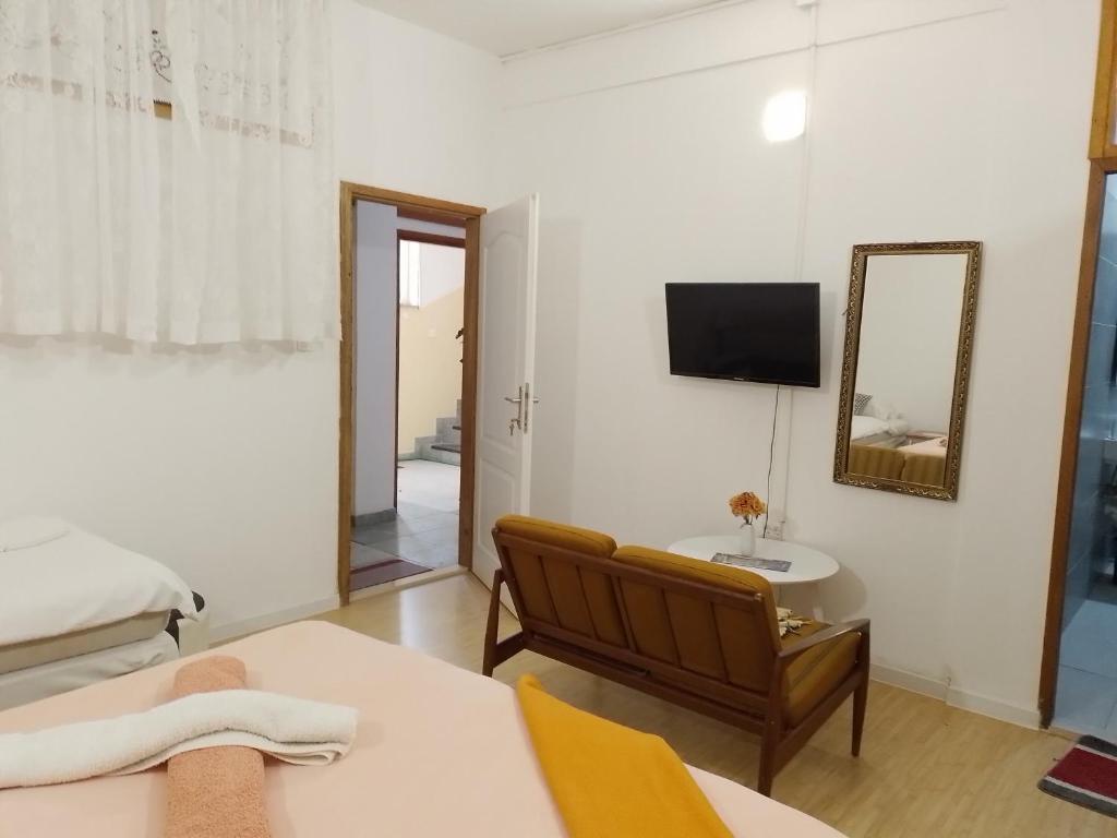 Guesthouse Sanja - Apartments 212 - Triple Room With Private Bathroom