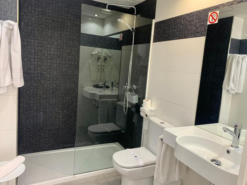 Koupelna v ubytování Hospedium Hotel Continental
