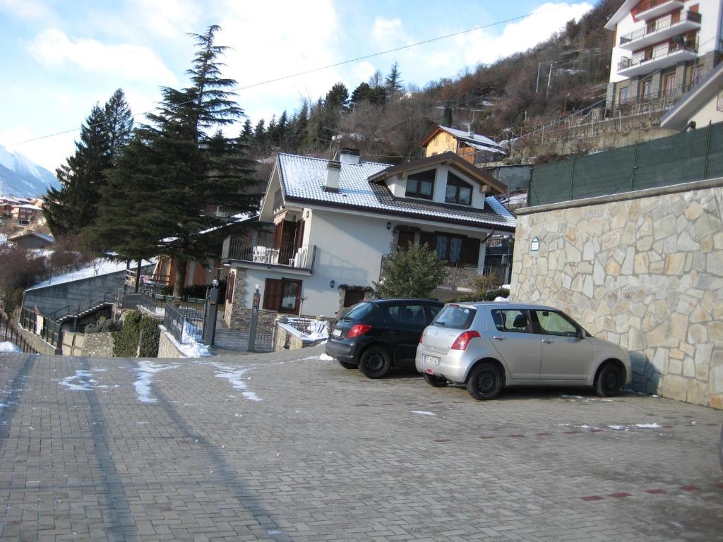 Zdjęcie z galerii obiektu Appartamenti Bioula CIR Aosta n 0247 w Aoście