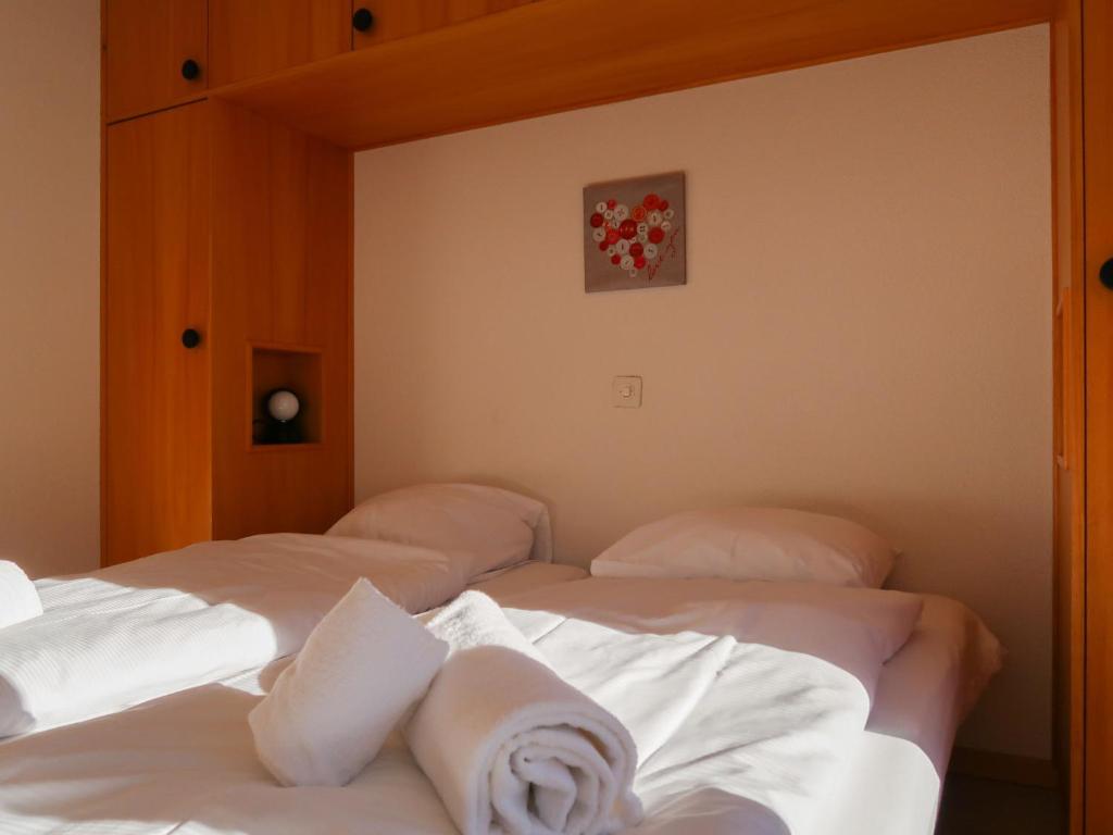 Postel nebo postele na pokoji v ubytování Apartment Christiania 2 C8 by Interhome