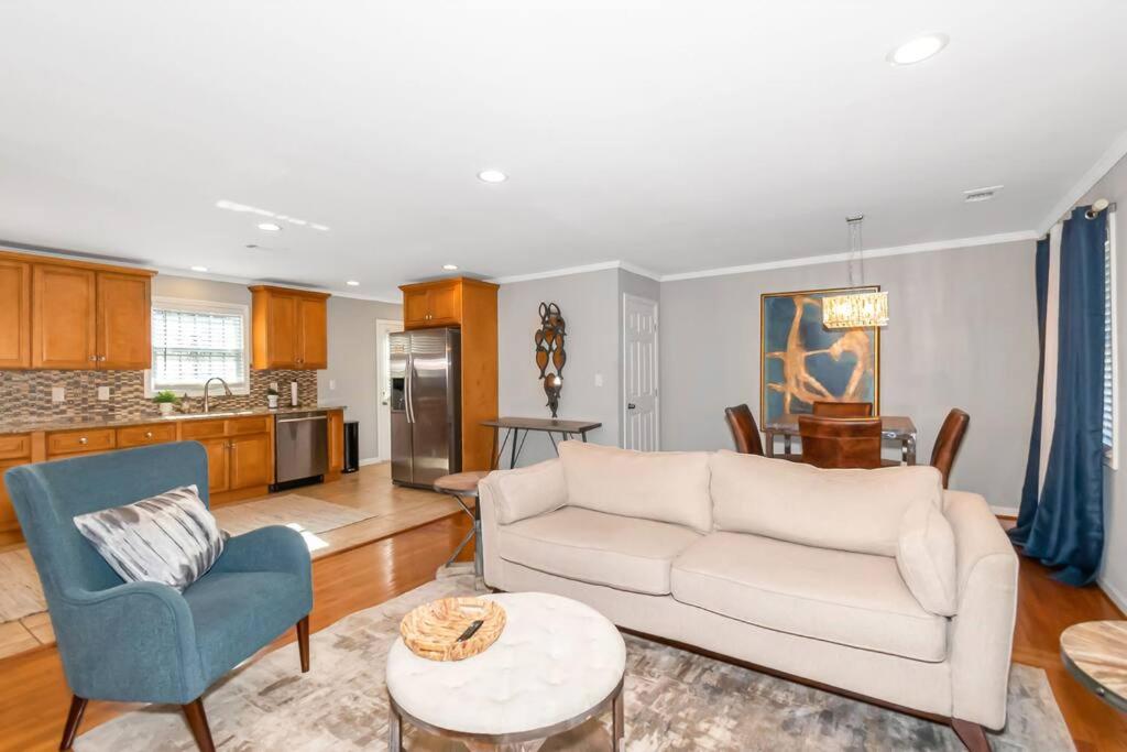 FUN 5BD SPACIOUS HOME - hotel rooms