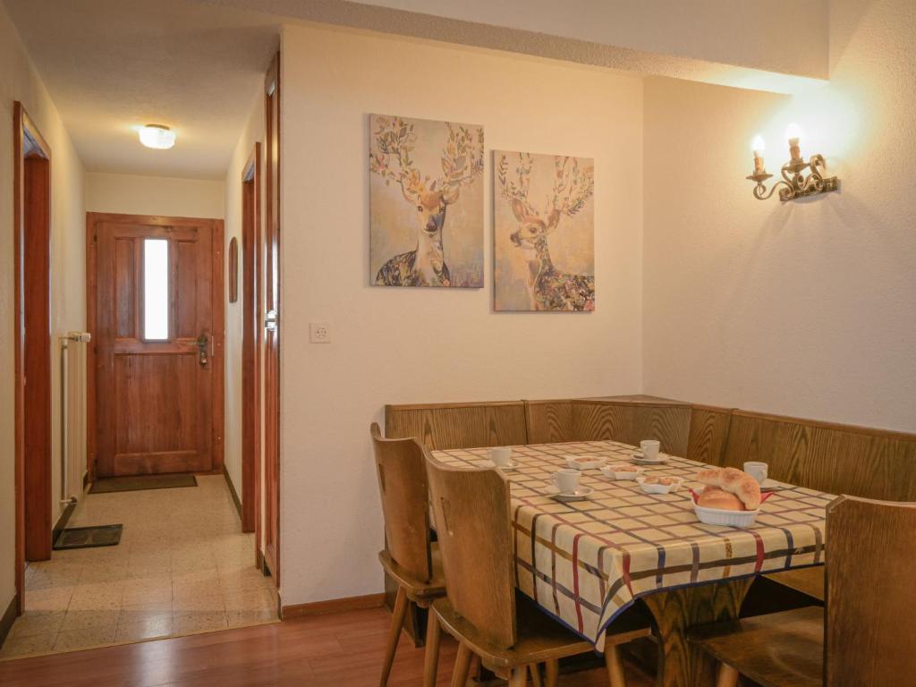 Posezení v ubytování Apartment Dent Favre A 5 by Interhome