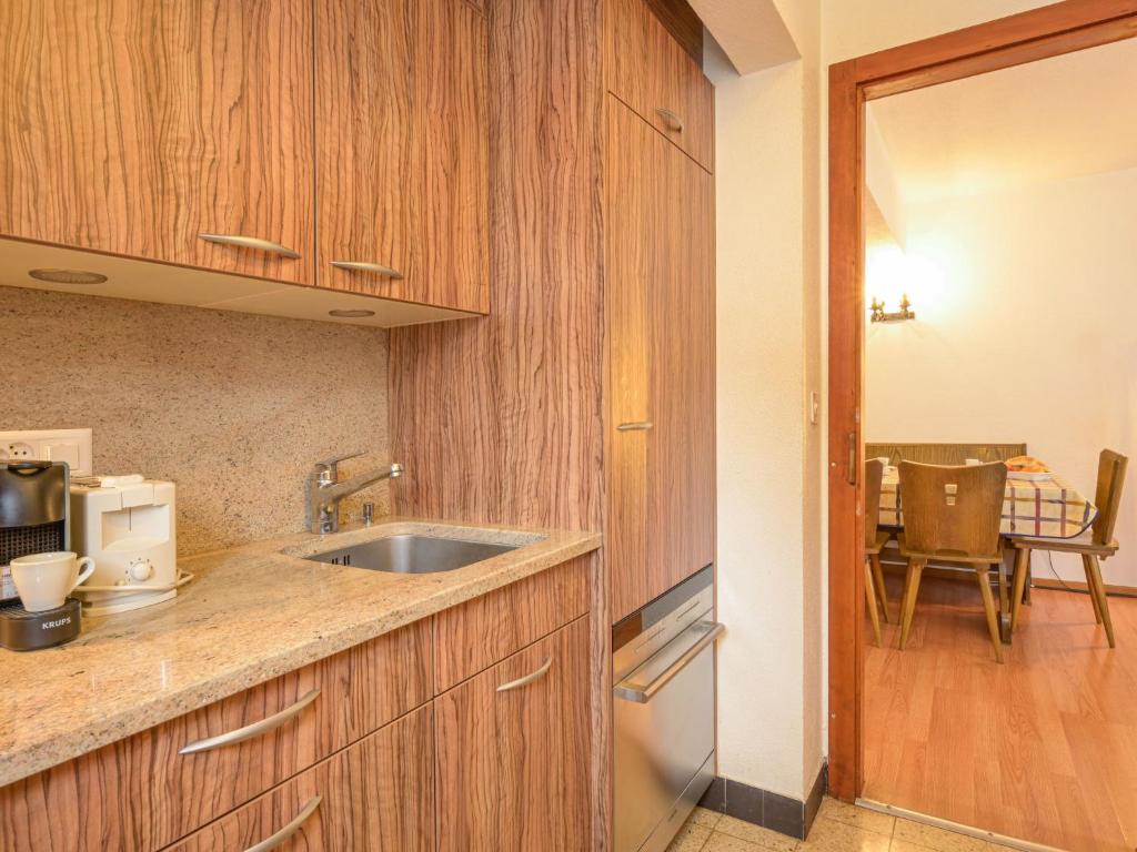 Kuchyň nebo kuchyňský kout v ubytování Apartment Dent Favre A 5 by Interhome