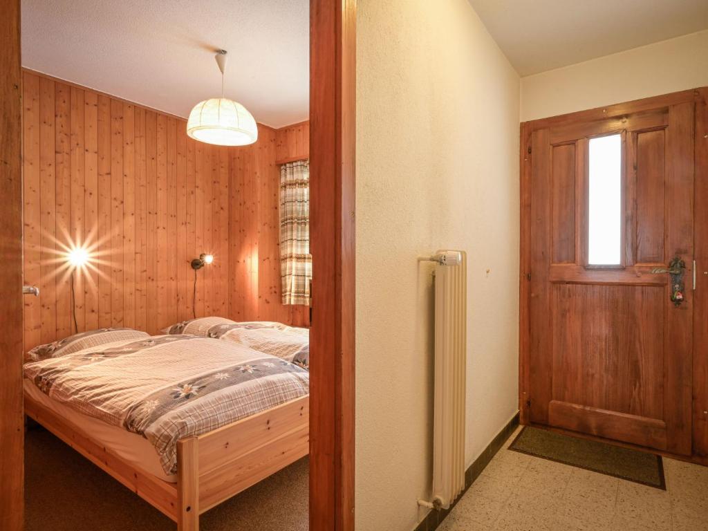 Postel nebo postele na pokoji v ubytování Apartment Dent Favre A 5 by Interhome