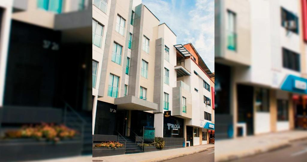 ブカラマンガにあるHotel Ruittoque D Pradaの通路脇の二枚