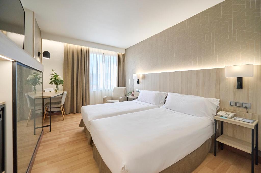 Postel nebo postele na pokoji v ubytování Hotel Albret