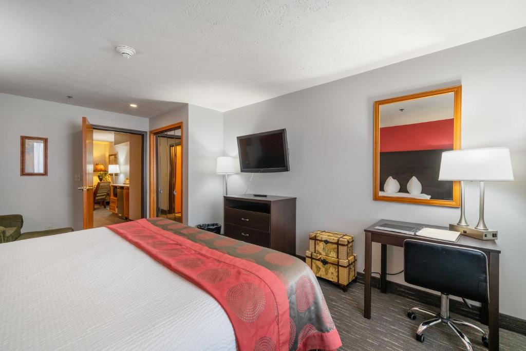 Ramada by Wyndham Sioux Falls Airport - Waterpark Resort & Event Center - 