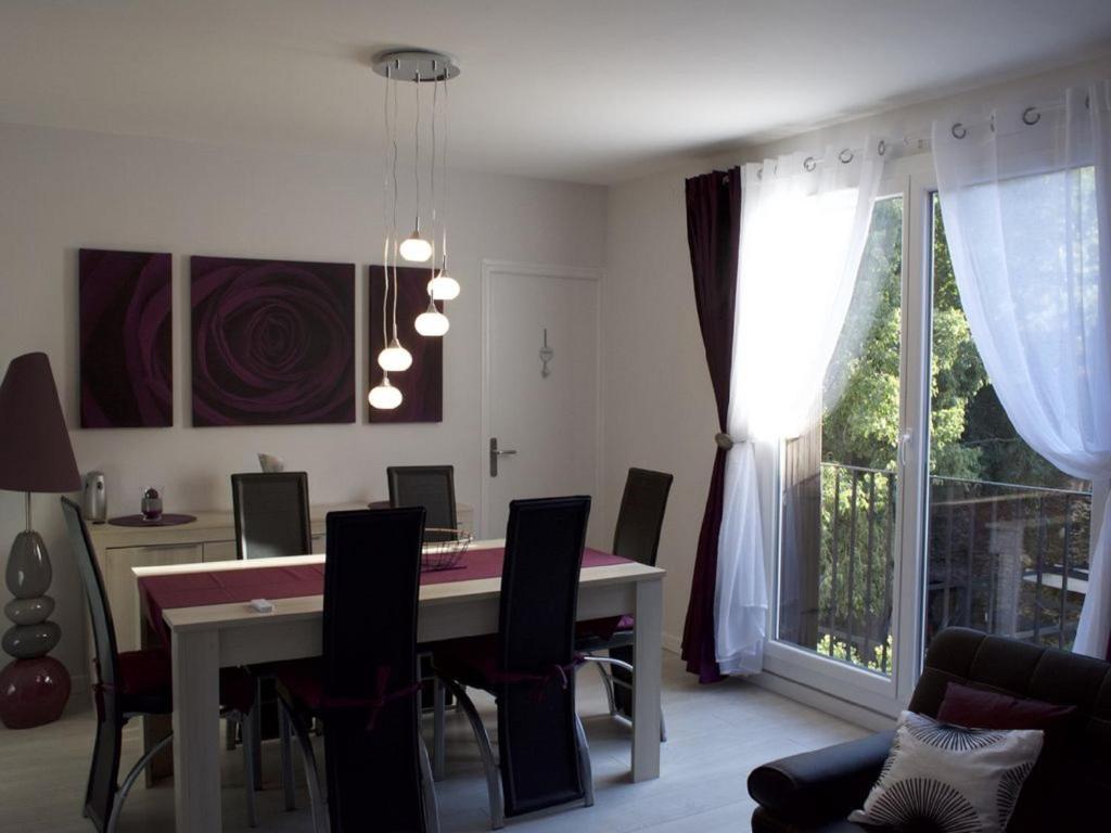 a dining room with a table and chairs and a window at location Coma Chéric et parking in Collioure