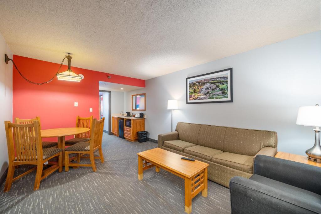 Ramada by Wyndham Sioux Falls Airport - Waterpark Resort & Event Center - Suite De Una Habitación Con Dos Camas Queen - Junto A La Piscina - Primer Piso - No Fumadores