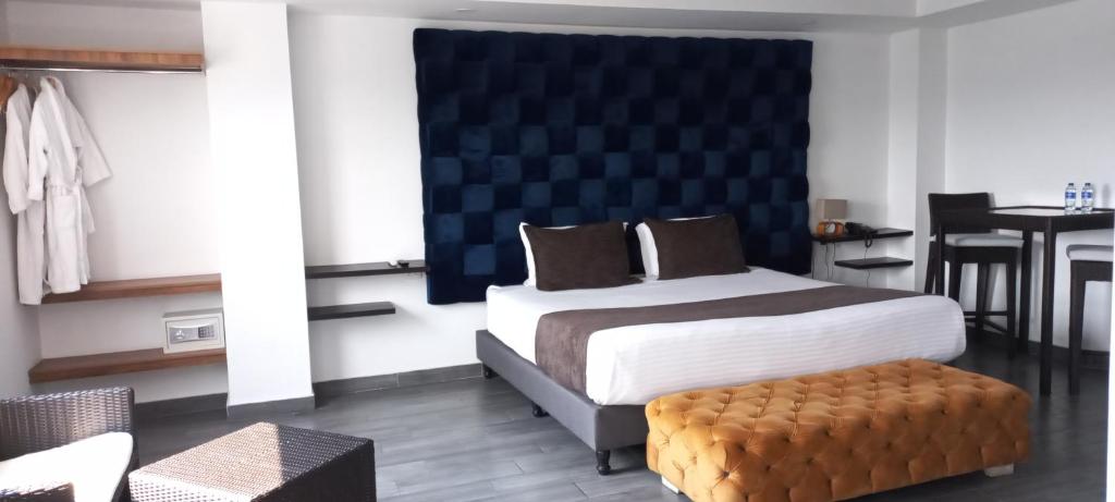 Postel nebo postele na pokoji v ubytování Hotel Bogota DC