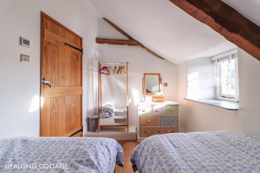 Postel nebo postele na pokoji v ubytování UpAlong Cottage - HiddenDevon