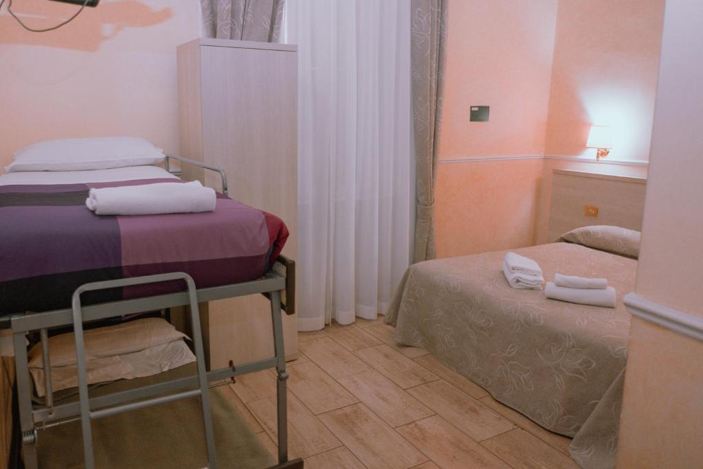 Postel nebo postele na pokoji v ubytování Hotel Aristotele